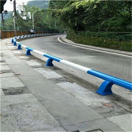重庆城市道路护栏隔离栏市政交通围栏马路护栏镀锌防撞人行道栏杆